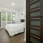 Modern With Smarttv & Wifi By Renters Lodz