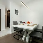 Apartment Modern With Smarttv & Wifi By Renters *