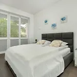 Modern With Smarttv & Wifi By Renters Lodz