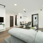 Modern With Smarttv & Wifi By Renters * Lodz