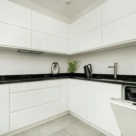 Modern With Smarttv & Wifi By Renters *