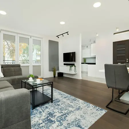 Daire Modern With Smarttv & Wifi By Renters Łódź