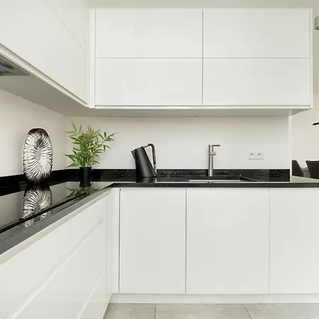 Modern With Smarttv & Wifi By Renters