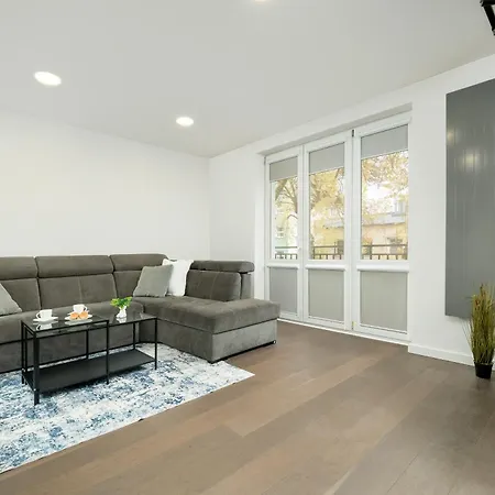 Modern With Smarttv & Wifi By Renters Apartament *