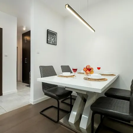 Апартаменты Modern With Smarttv & Wifi By Renters *
