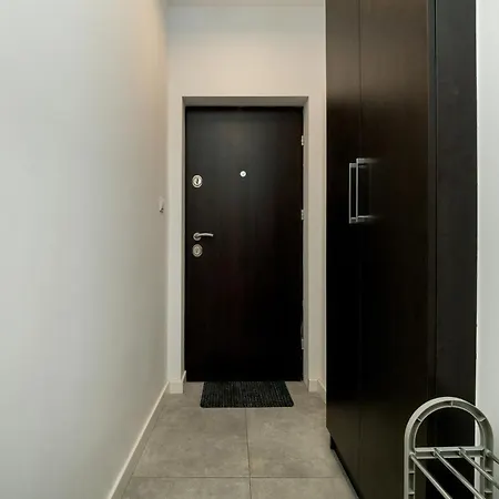 Daire Modern With Smarttv & Wifi By Renters Łódź