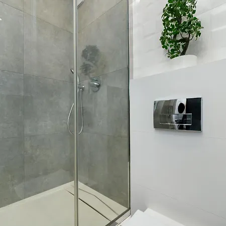 Modern With Smarttv & Wifi By Renters Łódź