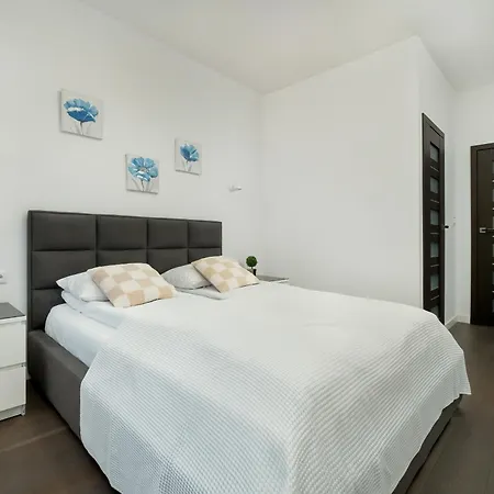 Modern With Smarttv & Wifi By Renters *