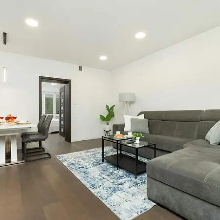 Апартаменты Modern With Smarttv & Wifi By Renters Лодзь