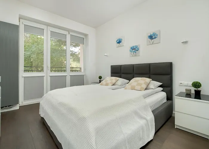 Modern With Smarttv & Wifi By Renters وودج